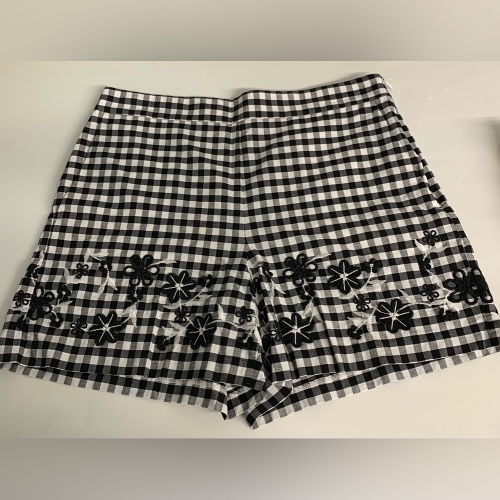 Ann Taylor Checkered Floral Embroidered Shorts Sz 6